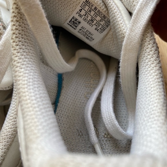 Kids White Adidas Superstar Sneakers Size 4 - Picture 7 of 8